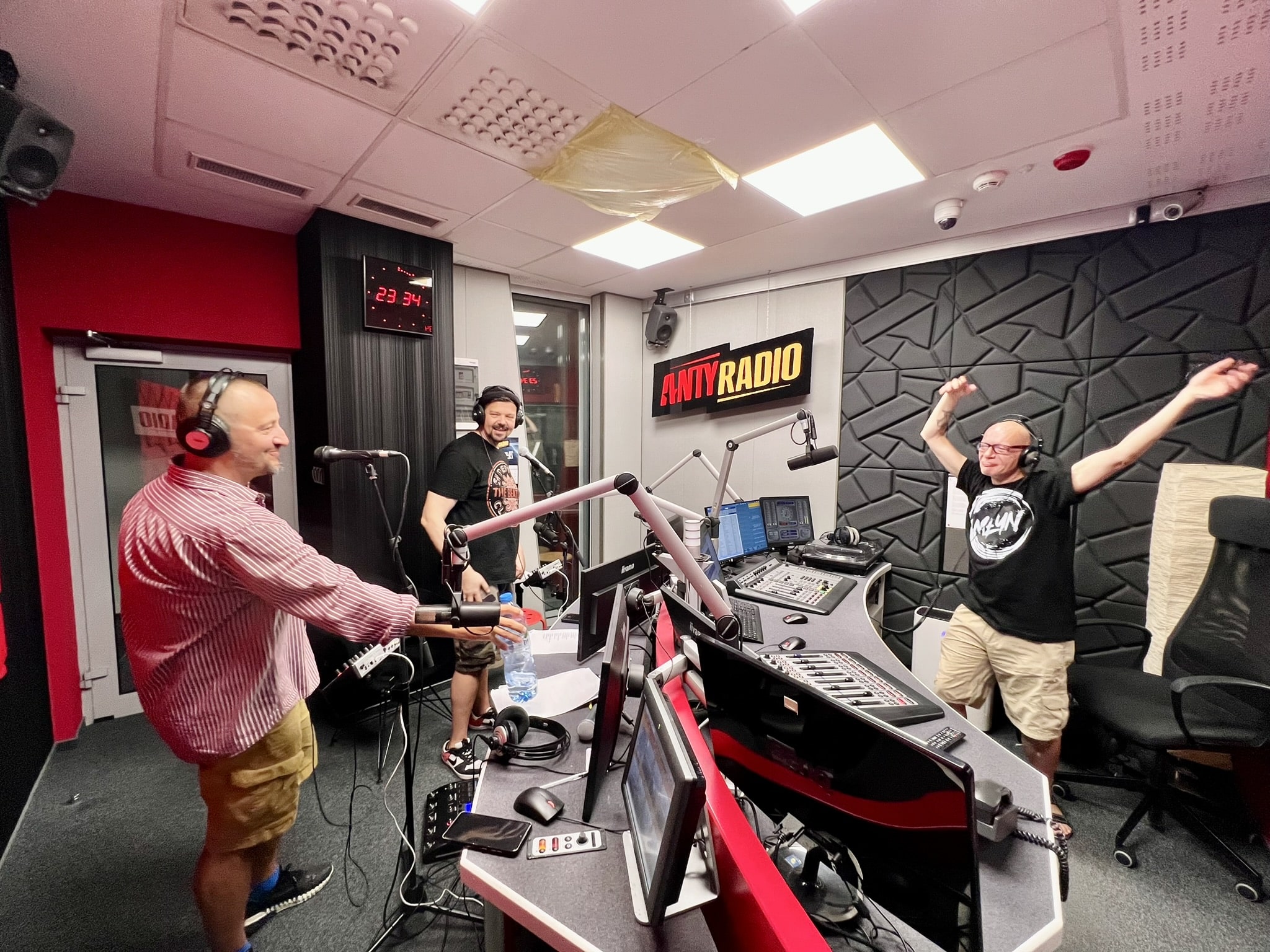 Makakofonia w Anty Radio -wystapienie zespołu Młyn Makakofonia w Anty Radio -wystapienie zespołu Młyn